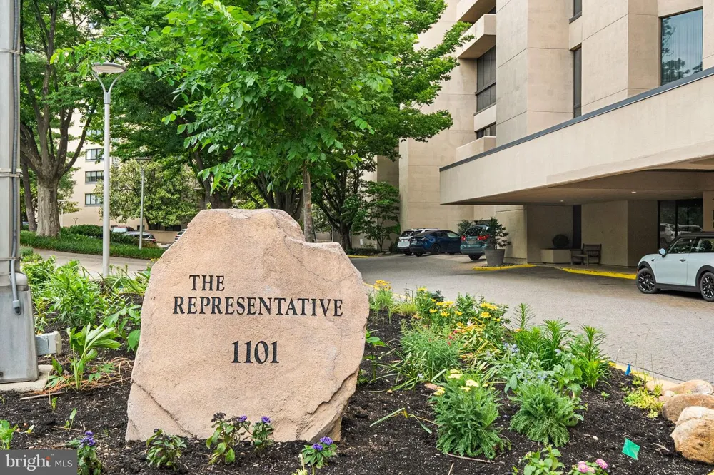 1101 S ARLINGTON RIDGE ROAD #212 Arlington, VA 22202