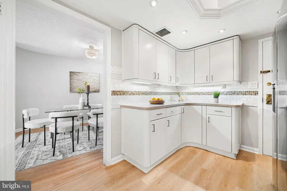 1101 S ARLINGTON RIDGE ROAD #212 Arlington, VA 22202