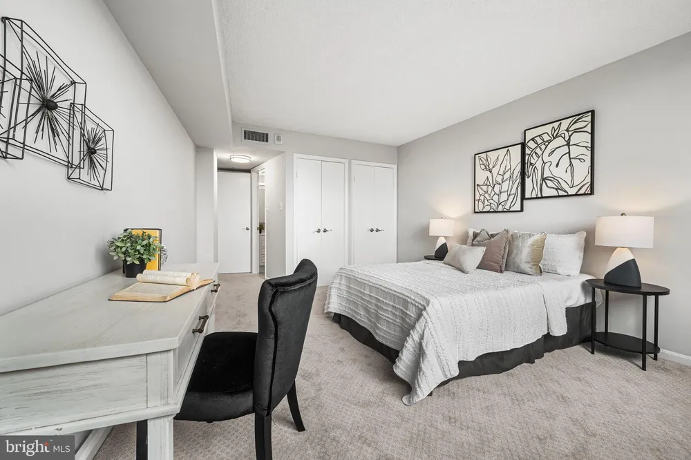 1101 S ARLINGTON RIDGE ROAD #212 Arlington, VA 22202