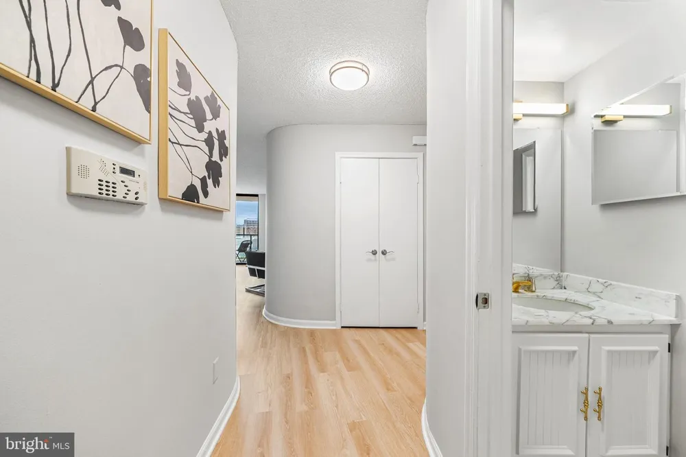 1101 S ARLINGTON RIDGE ROAD #212 Arlington, VA 22202