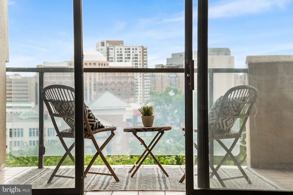 1101 S ARLINGTON RIDGE ROAD #212 Arlington, VA 22202