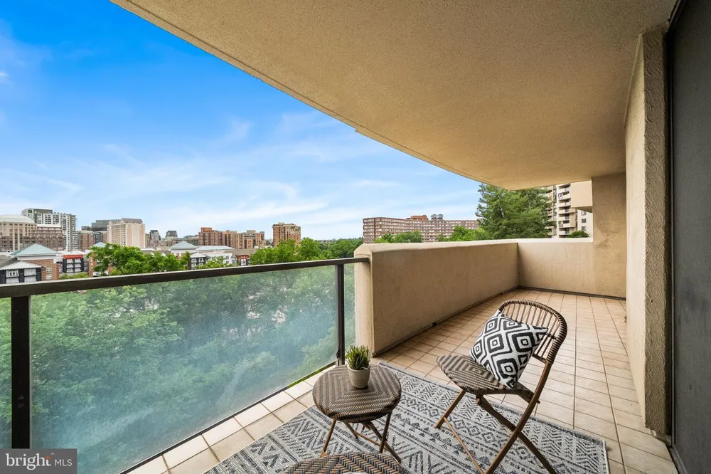 1101 S ARLINGTON RIDGE ROAD #212 Arlington, VA 22202