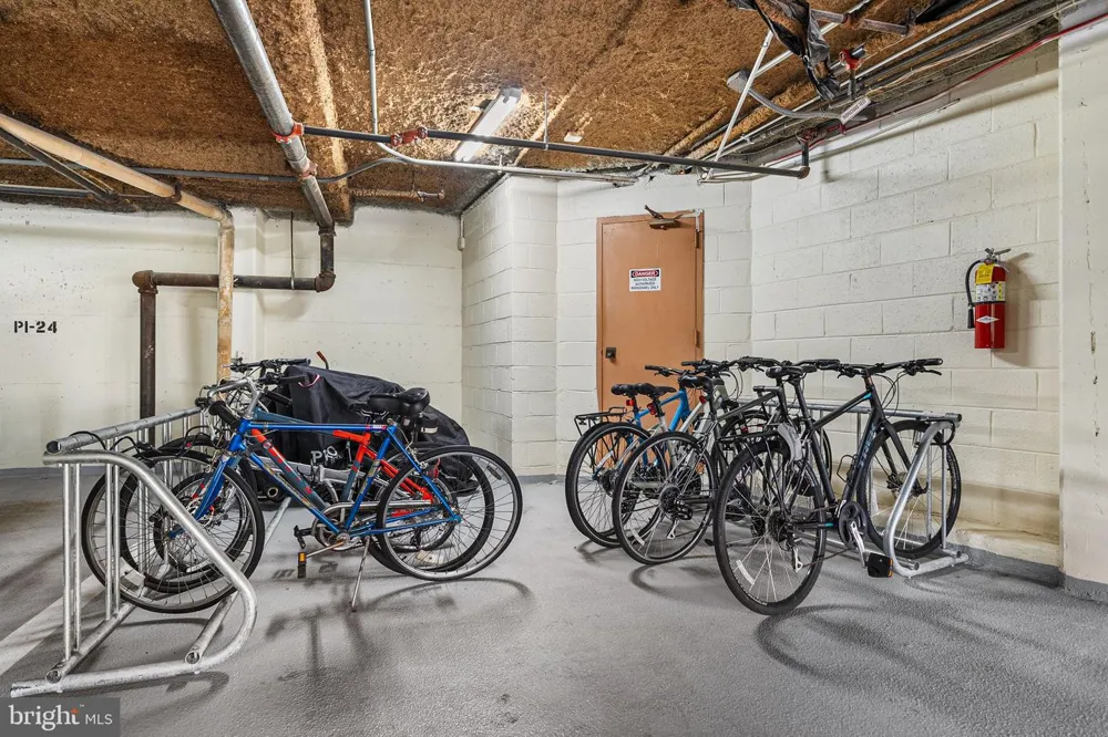 1101 S ARLINGTON RIDGE ROAD #212 Arlington, VA 22202