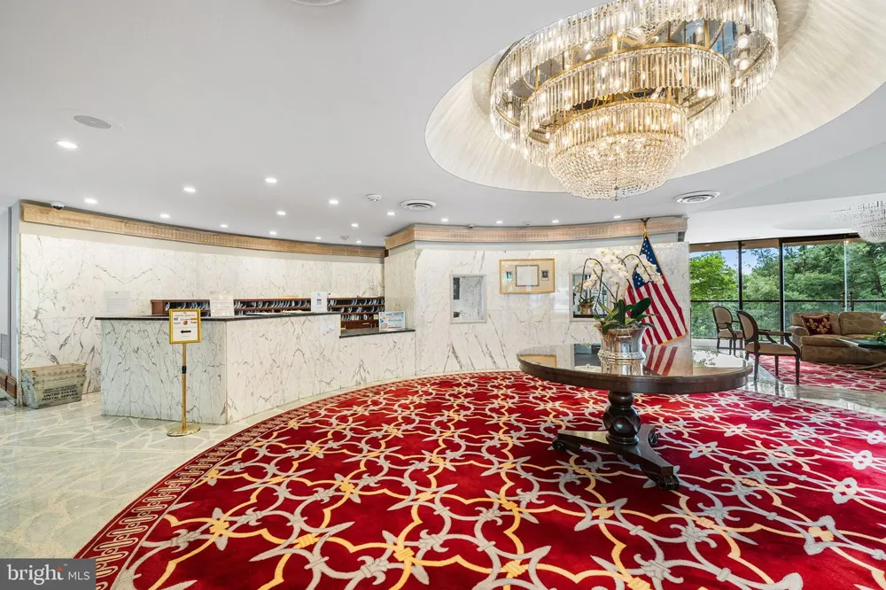 1101 S ARLINGTON RIDGE ROAD #212 Arlington, VA 22202