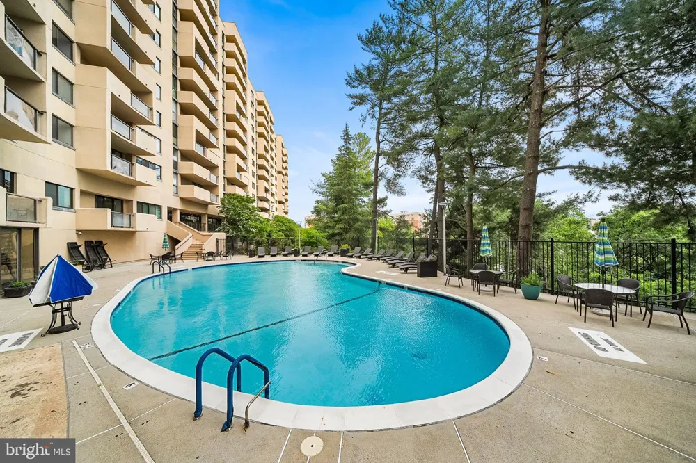 1101 S ARLINGTON RIDGE ROAD #212 Arlington, VA 22202