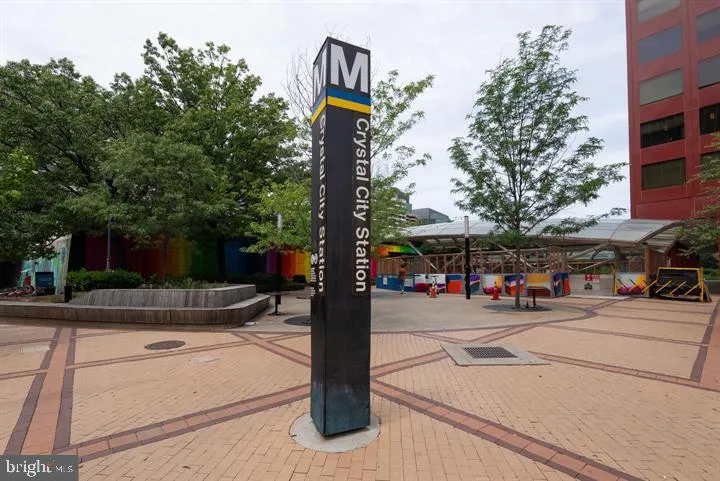 1101 S ARLINGTON RIDGE ROAD #212 Arlington, VA 22202