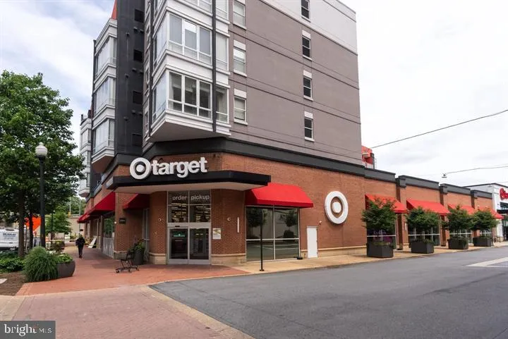 1101 S ARLINGTON RIDGE ROAD #212 Arlington, VA 22202