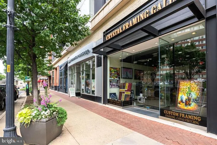 1101 S ARLINGTON RIDGE ROAD #212 Arlington, VA 22202