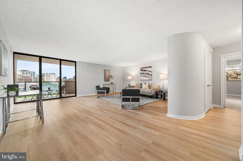 1101 S ARLINGTON RIDGE ROAD #212 Arlington, VA 22202