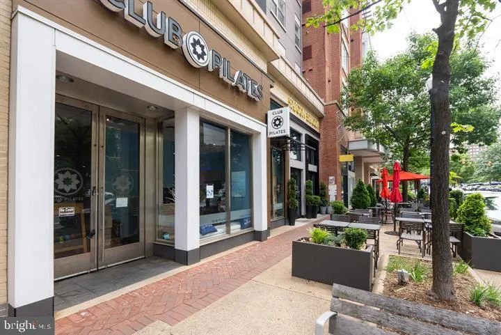 1101 S ARLINGTON RIDGE ROAD #212 Arlington, VA 22202