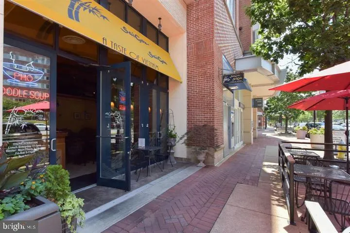 1101 S ARLINGTON RIDGE ROAD #212 Arlington, VA 22202