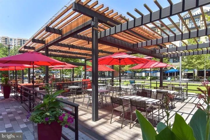 1101 S ARLINGTON RIDGE ROAD #212 Arlington, VA 22202