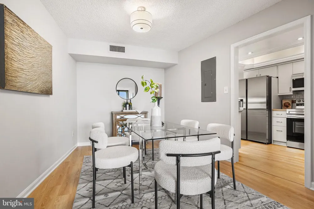 1101 S ARLINGTON RIDGE ROAD #212 Arlington, VA 22202