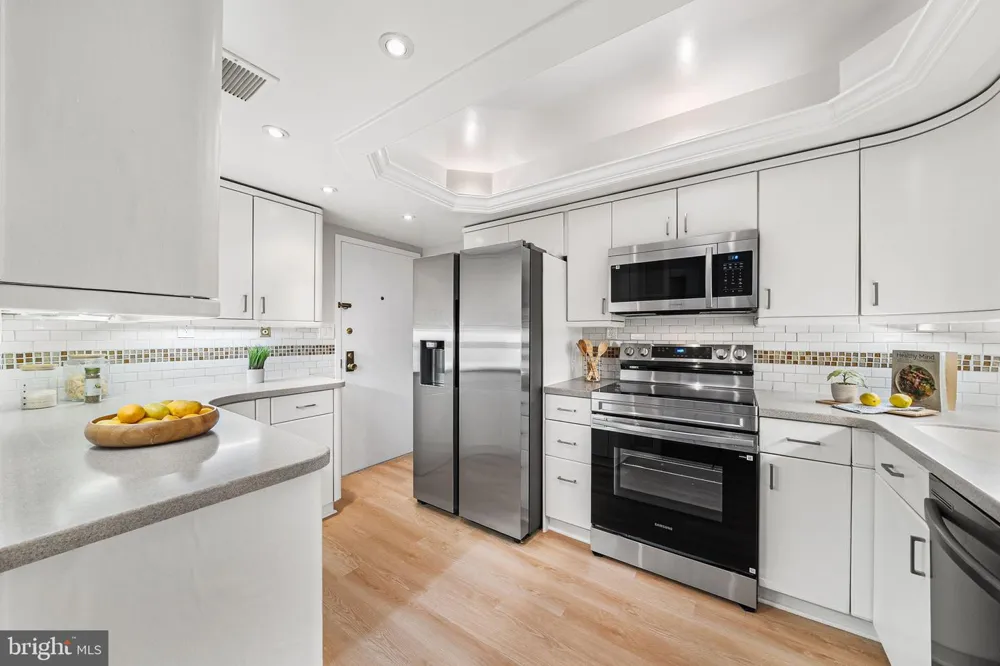 1101 S ARLINGTON RIDGE ROAD #212 Arlington, VA 22202