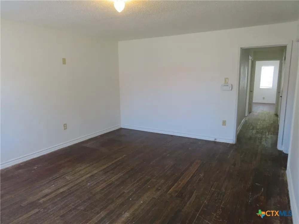 1305 S 5th Street Temple, TX 76504