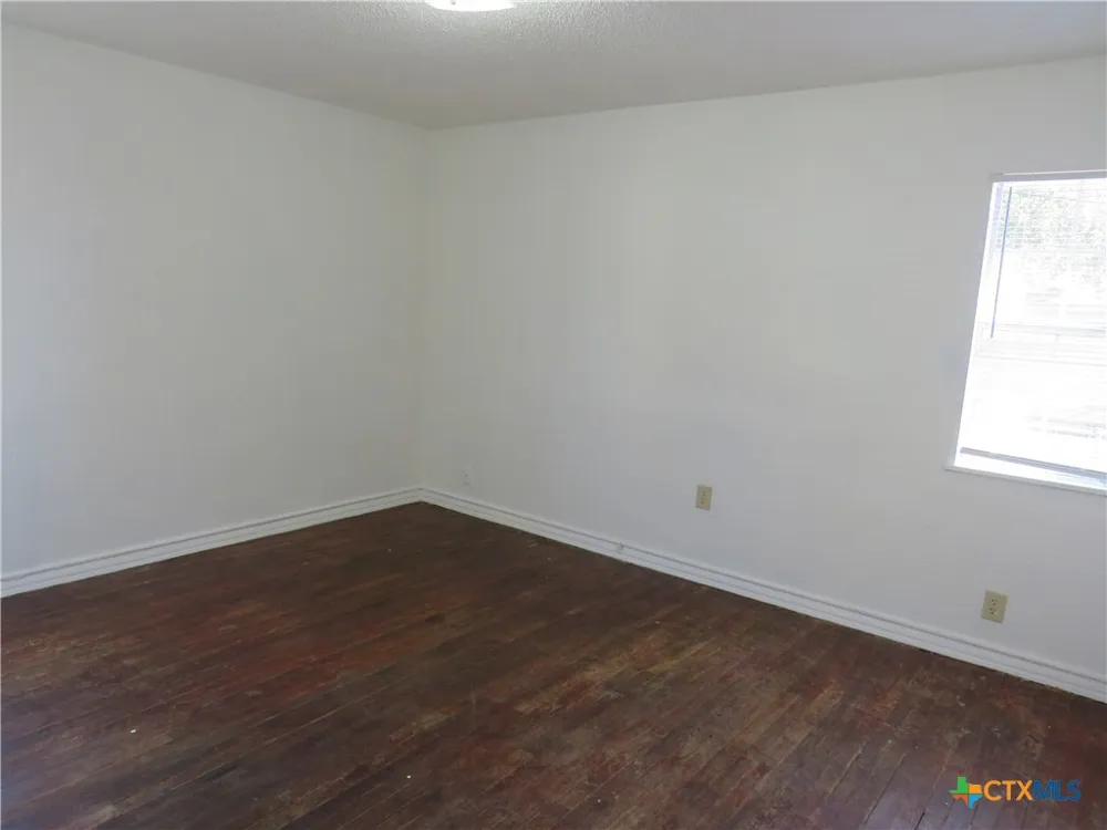 1305 S 5th Street Temple, TX 76504