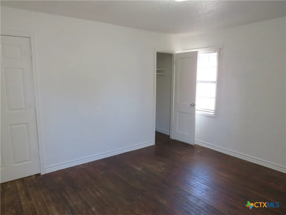 1305 S 5th Street Temple, TX 76504