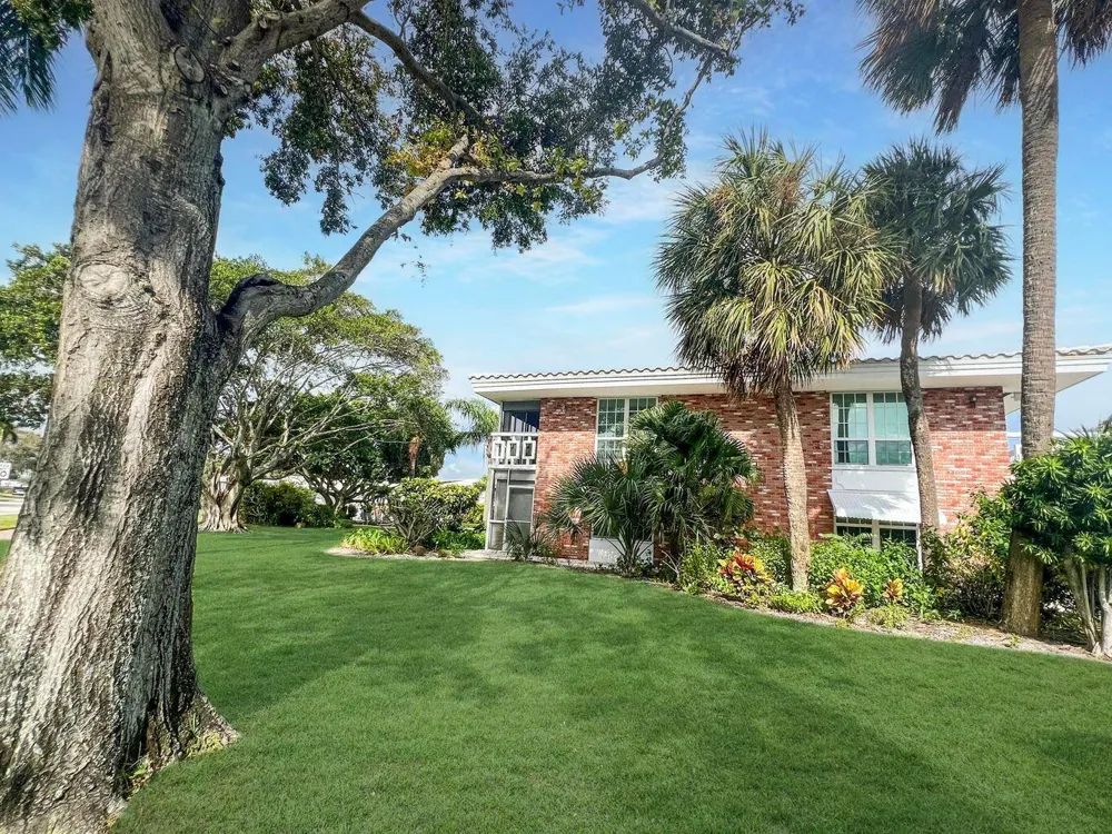 331 TEQUESTA DRIVE #216 Tequesta, FL 33469