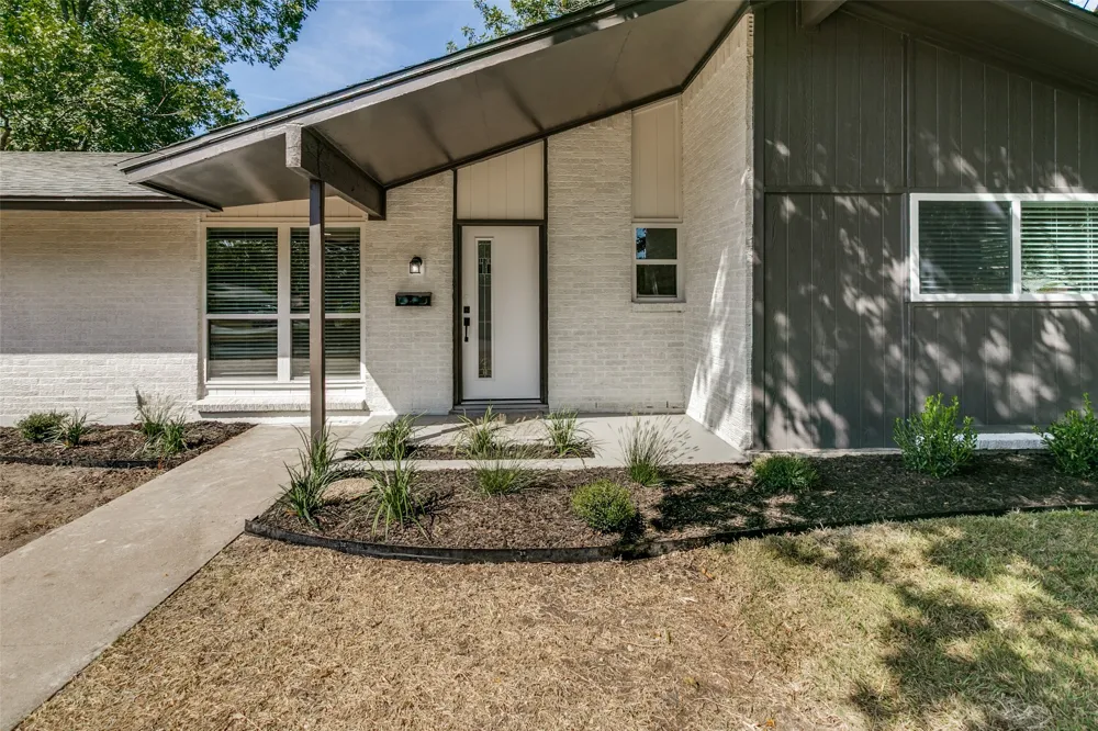 240 Collins Drive Burleson, TX 76028