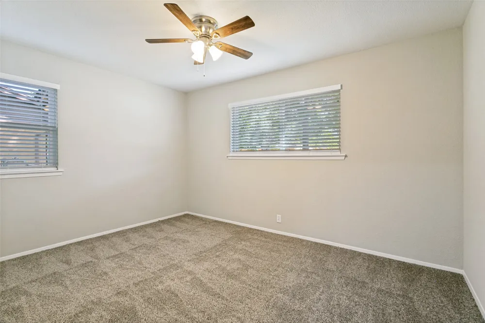240 Collins Drive Burleson, TX 76028