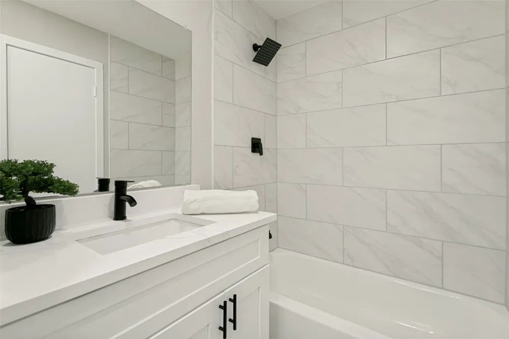 240 Collins Drive Burleson, TX 76028