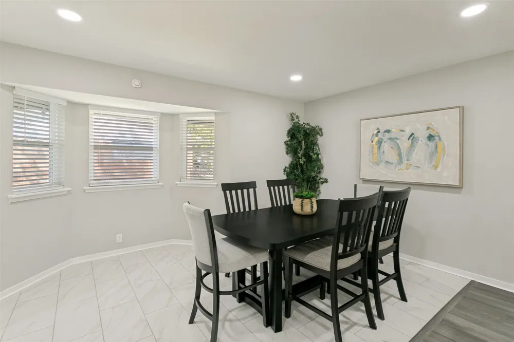 240 Collins Drive Burleson, TX 76028
