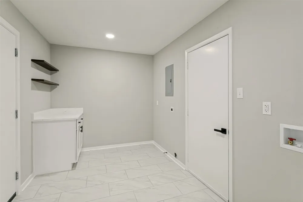 240 Collins Drive Burleson, TX 76028