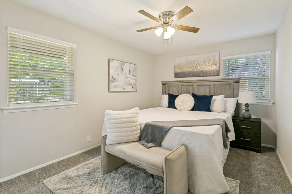 240 Collins Drive Burleson, TX 76028