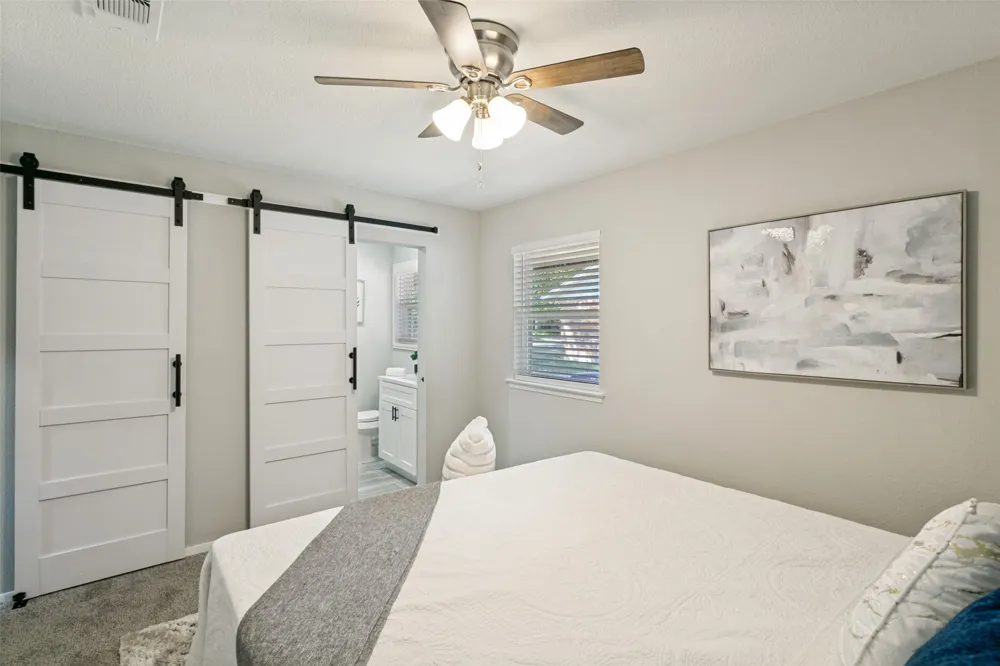 240 Collins Drive Burleson, TX 76028