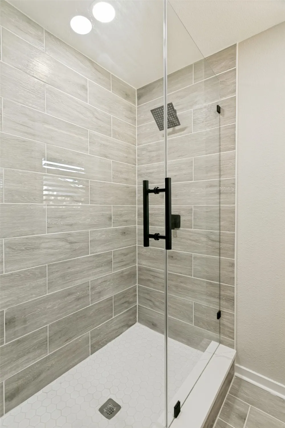 240 Collins Drive Burleson, TX 76028