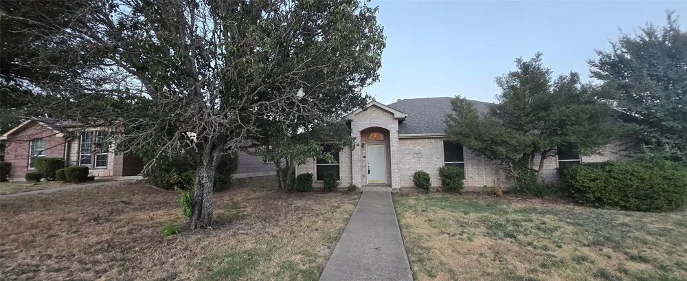 1912 Chapman Drive Lancaster, TX 75134