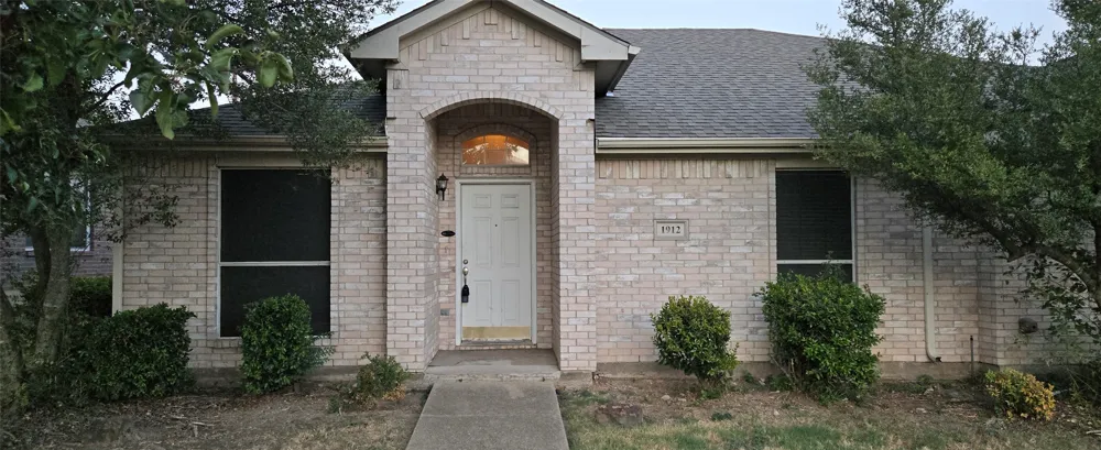1912 Chapman Drive Lancaster, TX 75134
