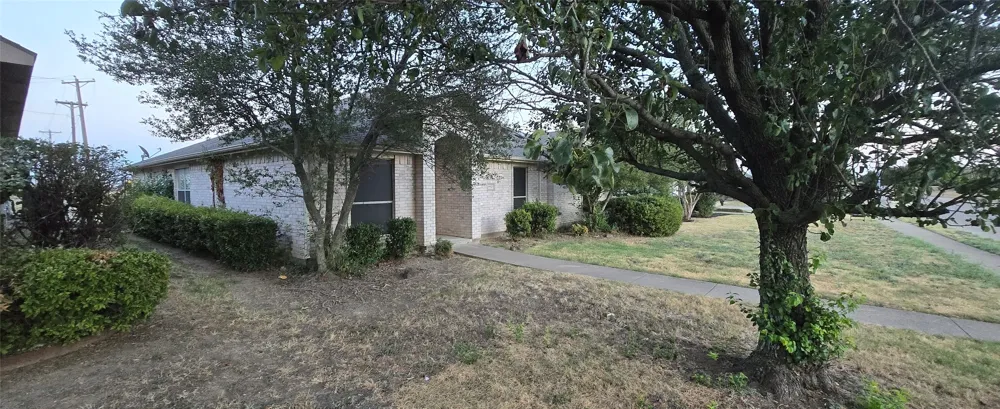 1912 Chapman Drive Lancaster, TX 75134