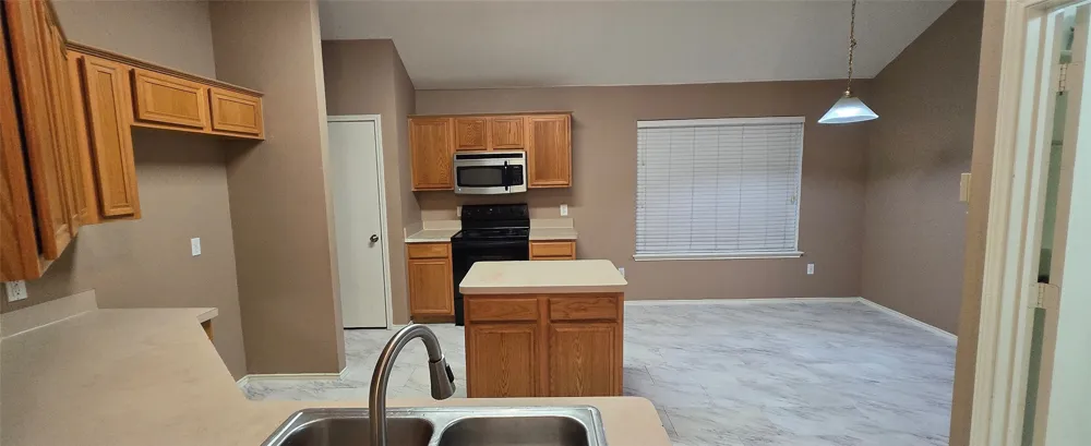 1912 Chapman Drive Lancaster, TX 75134