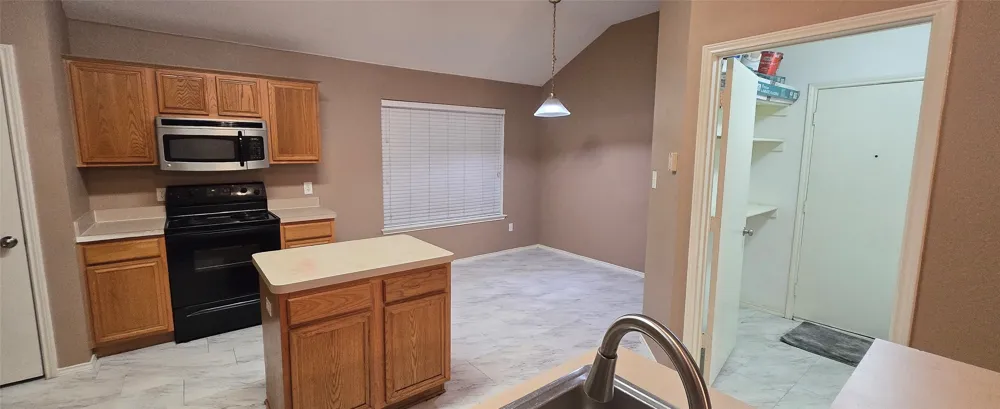 1912 Chapman Drive Lancaster, TX 75134