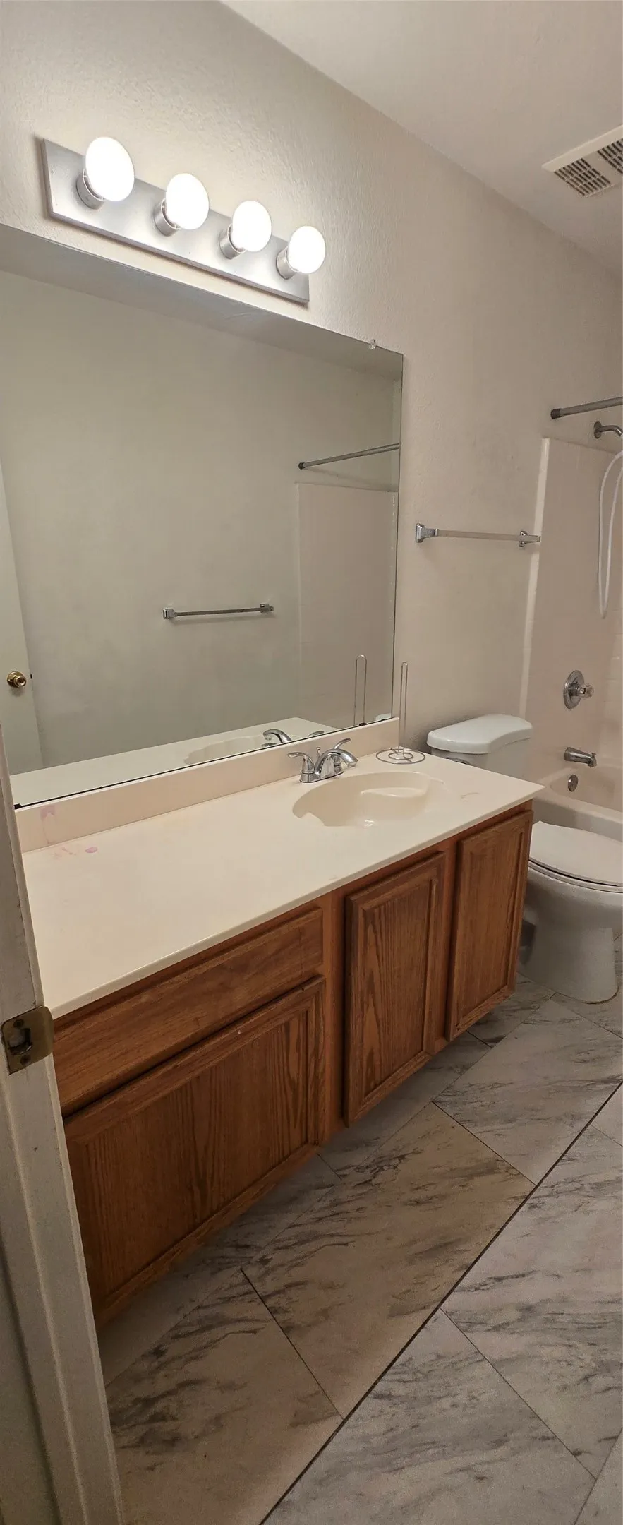 1912 Chapman Drive Lancaster, TX 75134