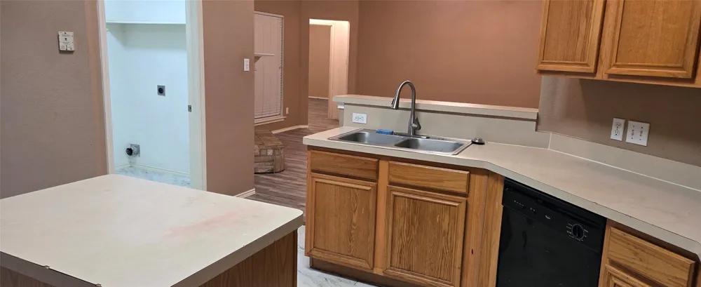 1912 Chapman Drive Lancaster, TX 75134