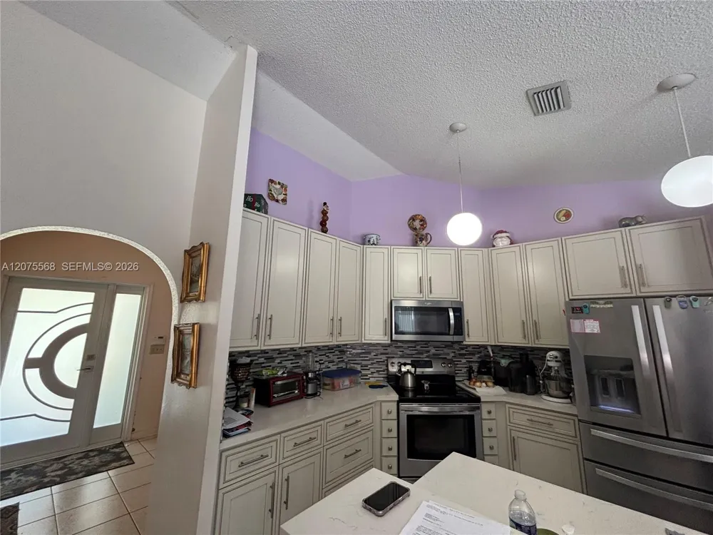 9510 Ashley Dr Miramar, FL 33025