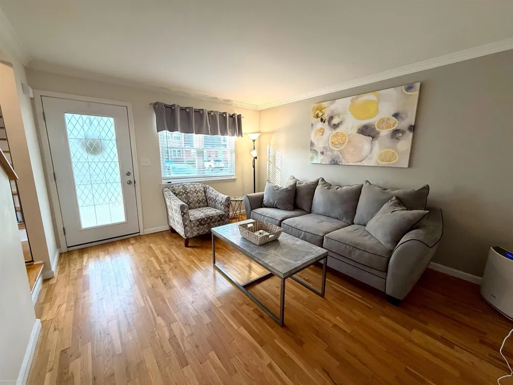 45564 Birchcrest Street Utica City, MI 48317