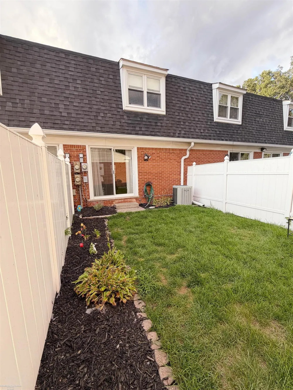 45564 Birchcrest Street Utica City, MI 48317