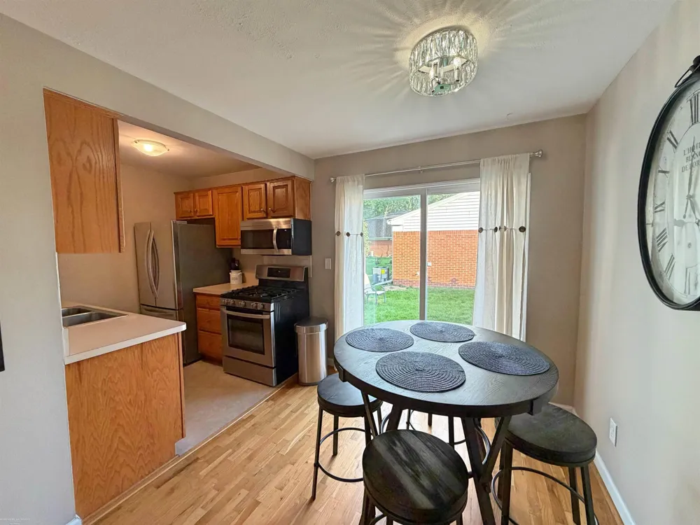 45564 Birchcrest Street Utica City, MI 48317
