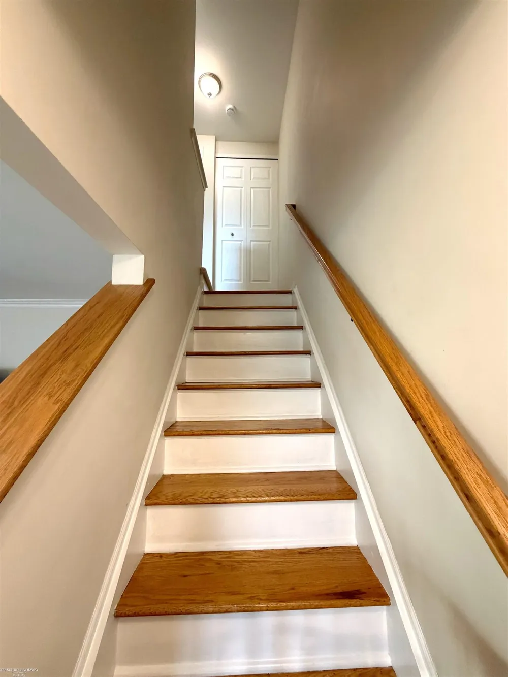 45564 Birchcrest Street Utica City, MI 48317