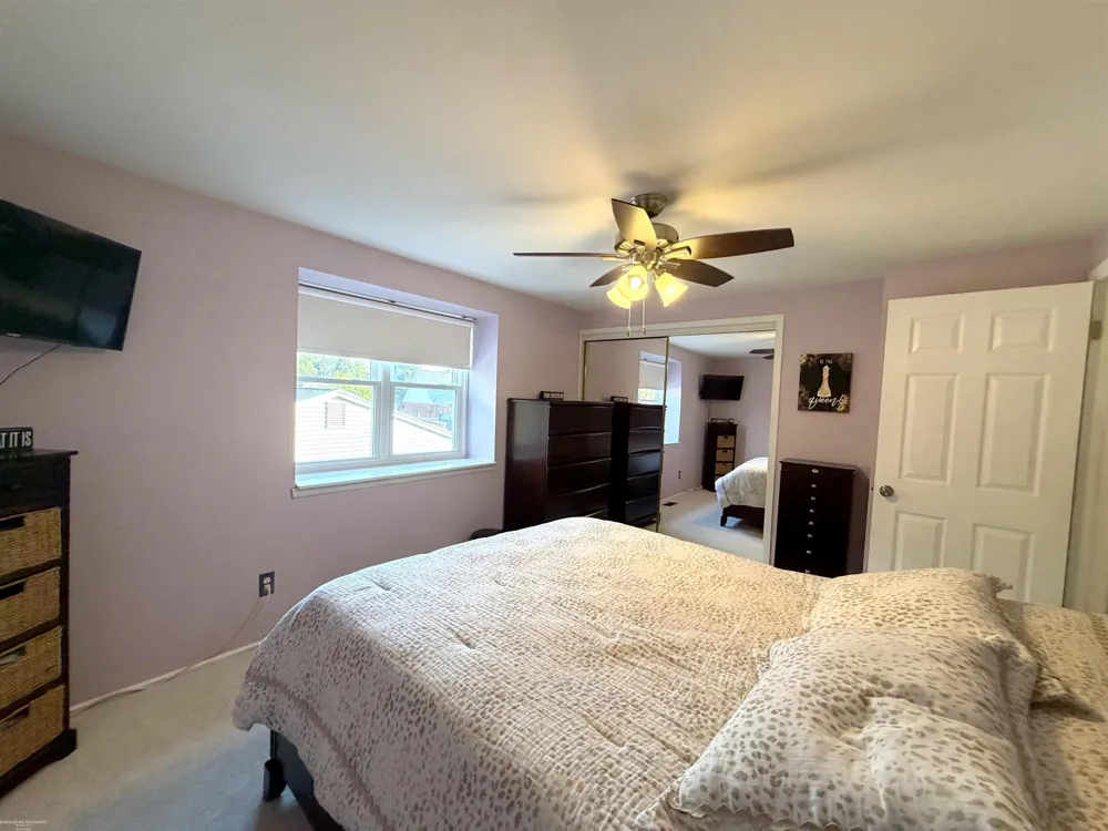 45564 Birchcrest Street Utica City, MI 48317
