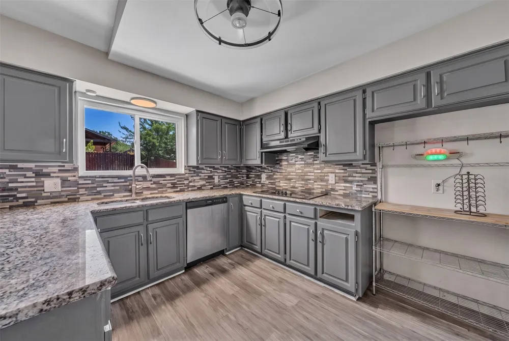 3813 Lynbrook Lane Arlington, TX 76015