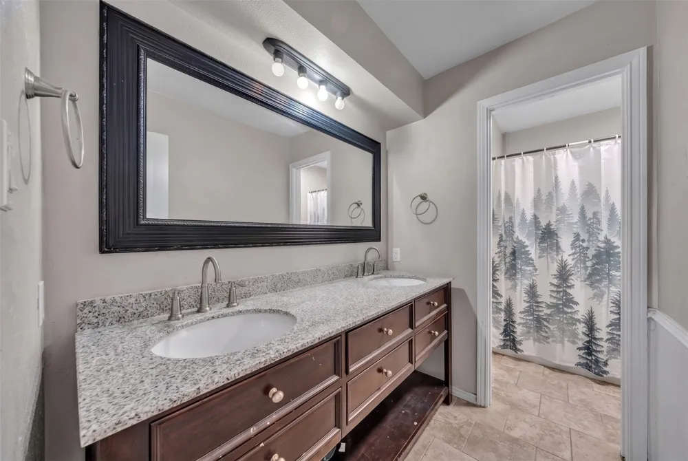 3813 Lynbrook Lane Arlington, TX 76015