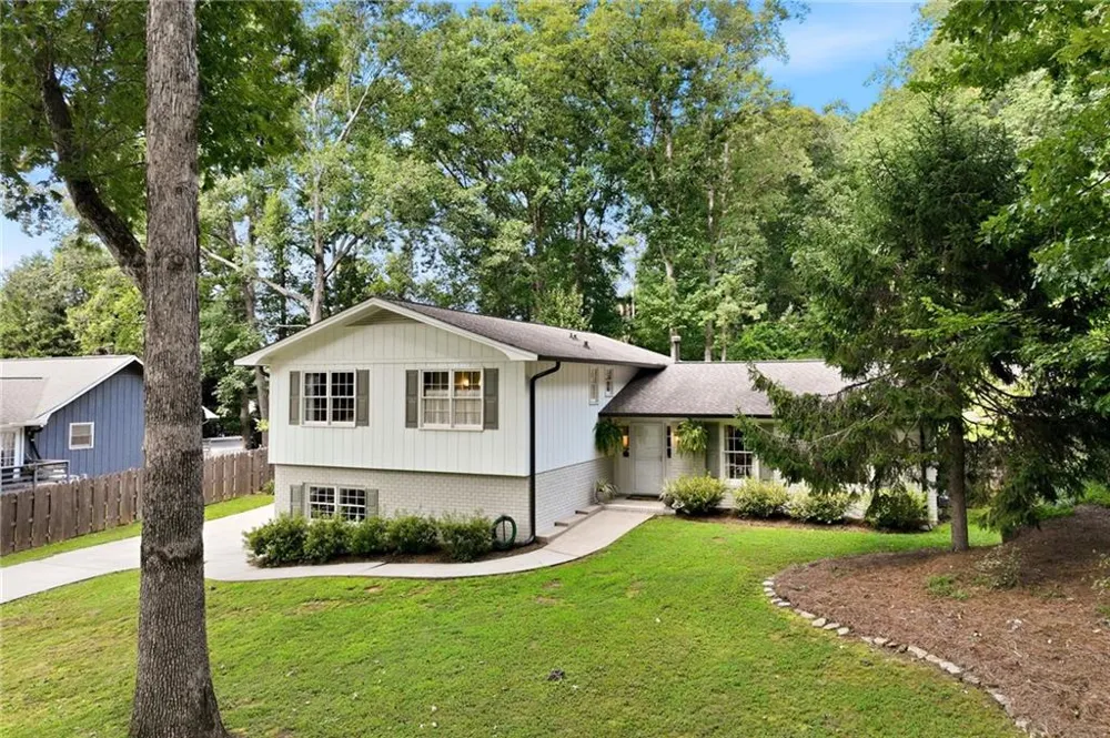 670 Robinhood Trail Gainesville, GA 30501