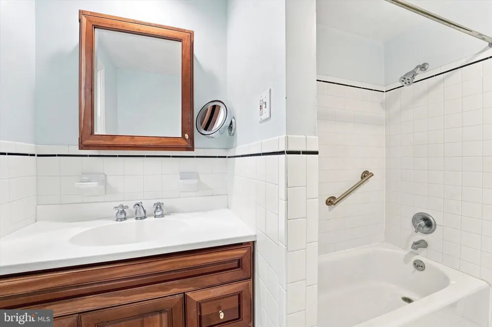 337 KENILWORTH LANE Lower Gwynedd, PA 19002