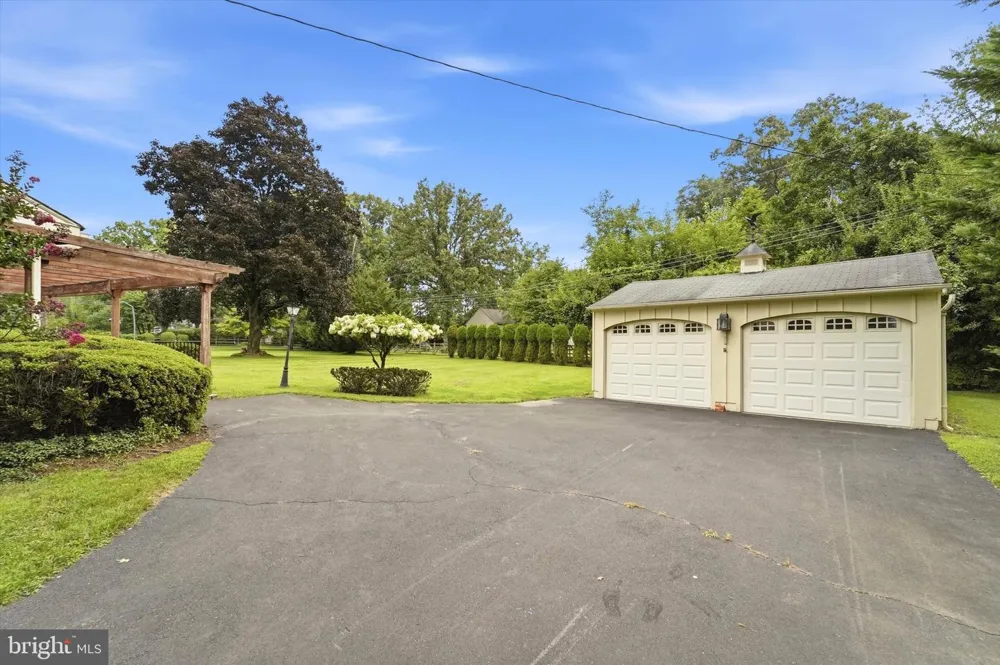 337 KENILWORTH LANE Lower Gwynedd, PA 19002