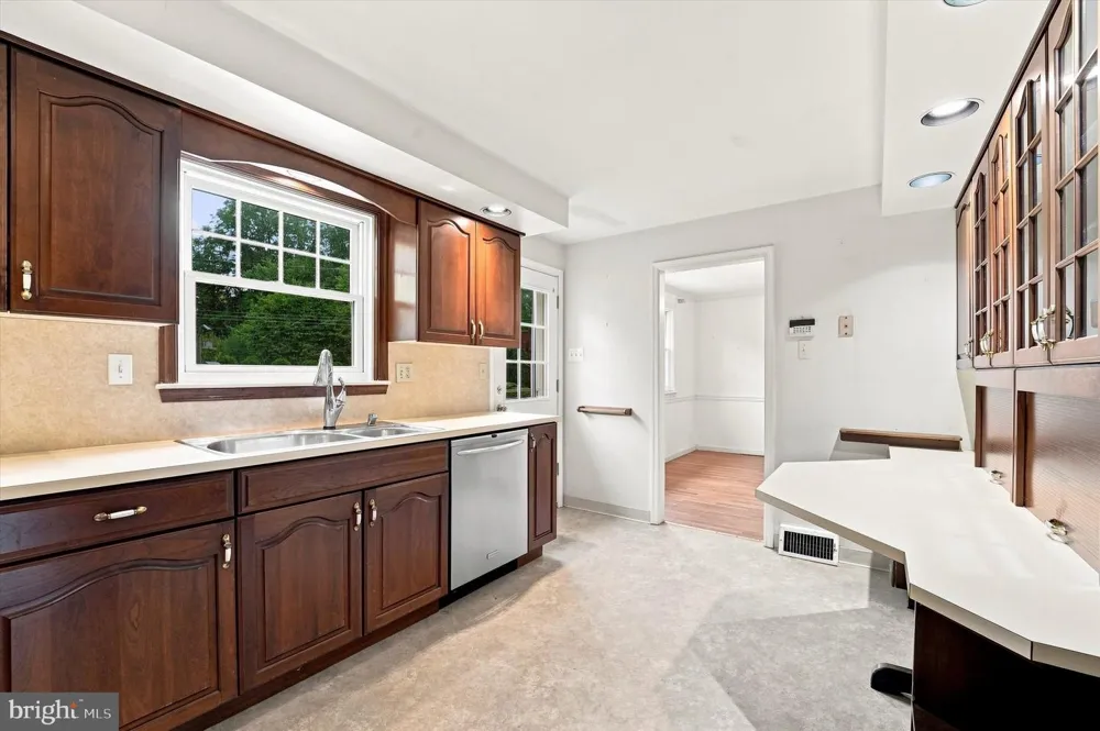 337 KENILWORTH LANE Lower Gwynedd, PA 19002