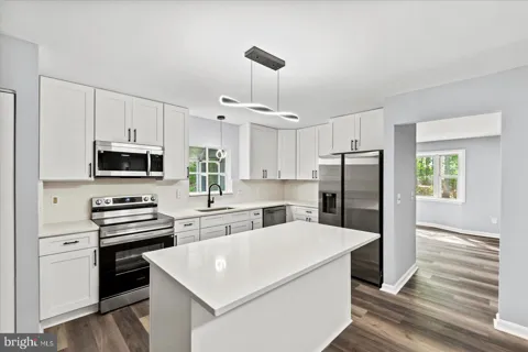 1309 LAKEVIEW PARKWAY